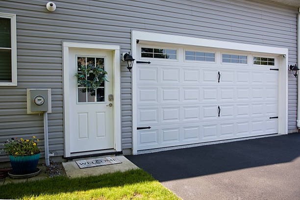 24/7 Emergency Garage Door Maintenance experts in La Monte, MO